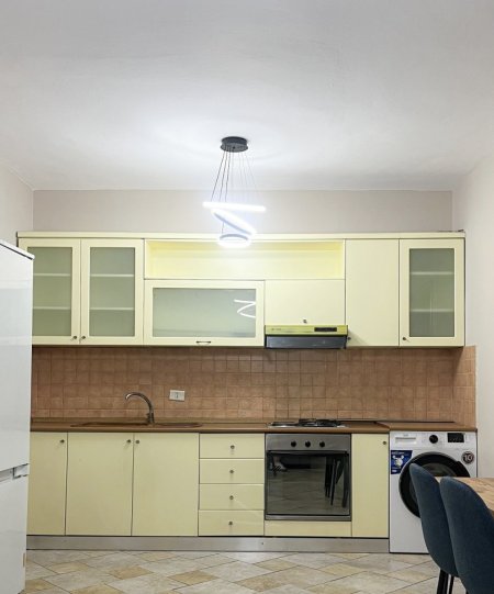 Tirane, jepet me qera apartament 1+1+Ballkon Kati 15, 50 m² 650 € (kostandin kristoforidhi)