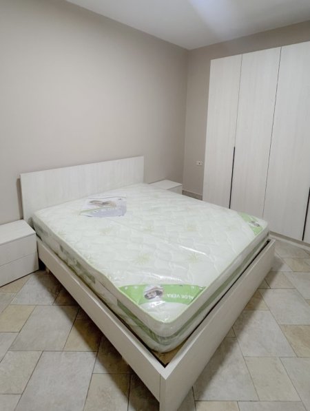 Tirane, jepet me qera apartament 1+1+Ballkon Kati 15, 50 m² 650 € (kostandin kristoforidhi)