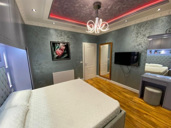 Tirane, jepet me qera shtepi 2+1+Ballkon Kati 3, 75 m² 450 € (Allias)
