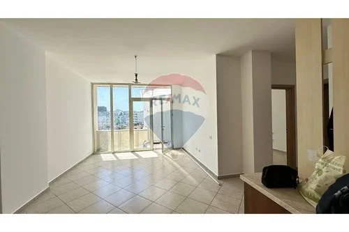 Tirane, jepet me qera apartament 1+1 Kati 3, 69 m² 400 € (ish tregu elektrik)