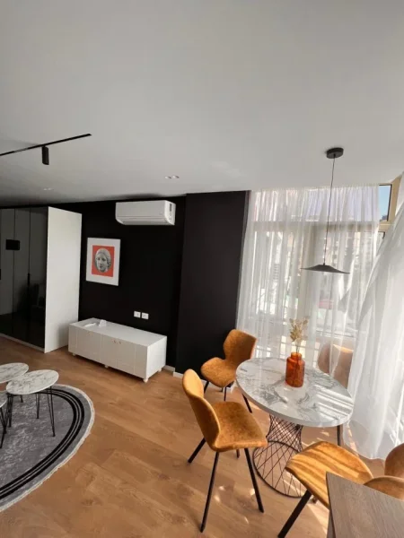 Tirane, jepet me qera apartament 1+1 Kati 2, 45 m² 500 € (komuna e parisit)
