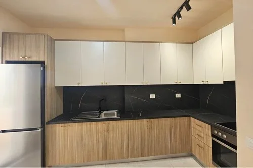 Tirane, jepet me qera apartament 1+1+Ballkon Kati 3, 74 m² 550 € (Rruga e Dibres)