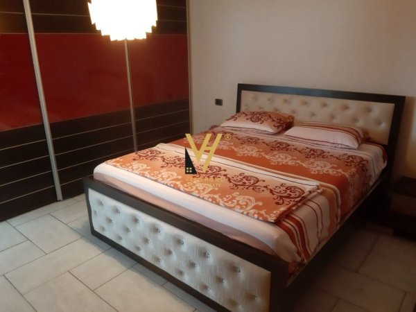 Tirane, jepet me qera apartament 3+1+Ballkon Kati 6, 223 m² 900 € (21 DHJETORI)