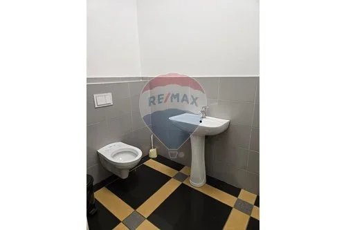 Shqiperi, jepet me qera vetem 1 dhome Kati 3, 106 m² 1.200 € (rruga e barrikadave)