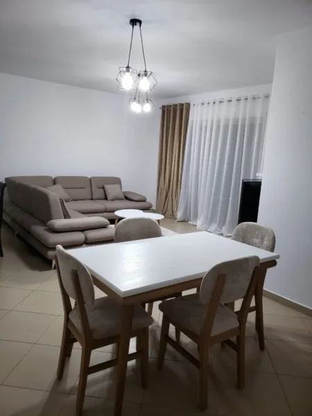 Tirane, jepet me qera apartament 2+1+Ballkon Kati 5, 115 m² 750 € (STACIONI I TRENIT)