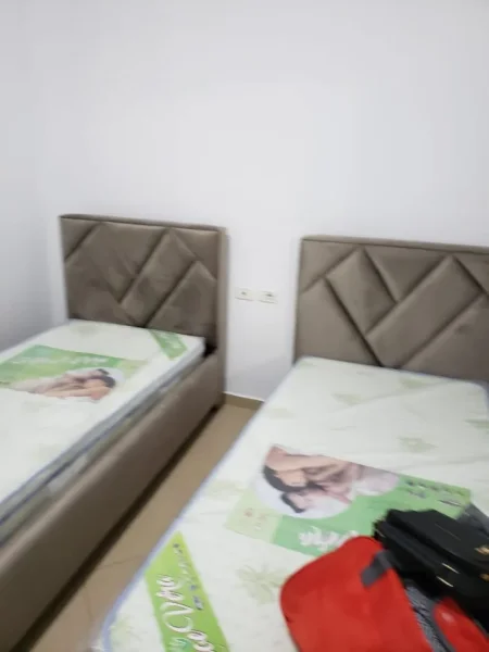 Tirane, jepet me qera apartament 2+1+Ballkon Kati 5, 115 m² 750 € (STACIONI I TRENIT)