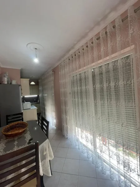 Tirane, jepet me qera apartament 2+1+Ballkon Kati 2, 90 m² 700 € (ISH SHESHI SHQIPONJA)
