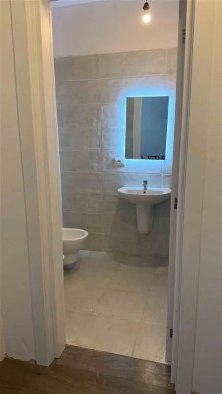Tirane, jepet me qera apartament 1+1 Kati 7, 53 m² 420 € (Univers City, Gryka e Kacanikut)