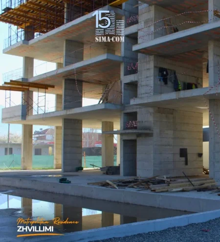 Tirane, shitet apartament 2+1+Ballkon Kati 3, 104 m² 83.000 € (Kamez)