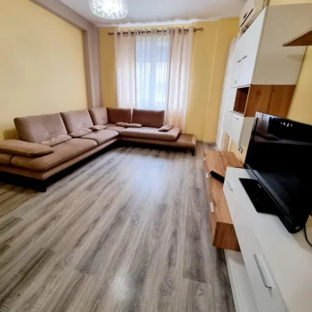 Tirane, jepet me qera apartament 2+1+Ballkon Kati 5, 121 m² 500 € (Astir)