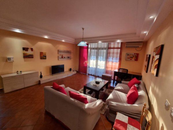 Tirane, jepet me qera 2+1+Ballkon Kati 7, 100 m² 700 € (Stacioi i Trenit prane FSHN)