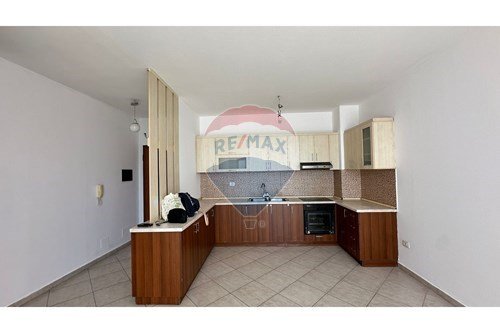 Tirane, jepet me qera apartament 1+1 , 69 m² 400 € (Shkolla e Baletit)