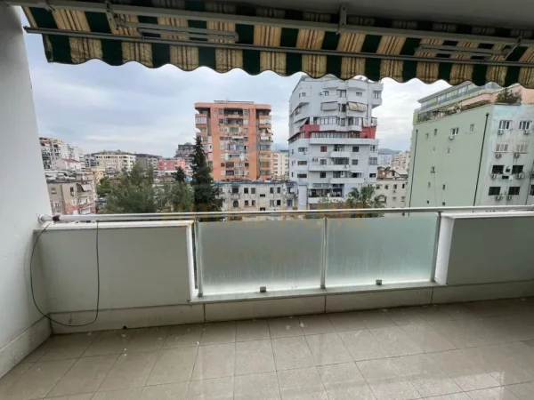 Tirane, jepet me qera apartament 2+1 Kati 6, 116 m² 1.100 € (Bllok prane LSI)