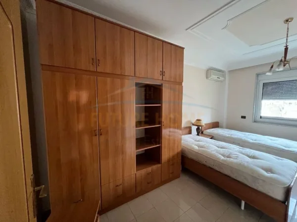 Tirane, jepet me qera apartament 2+1 Kati 6, 116 m² 1.100 € (Bllok prane LSI)