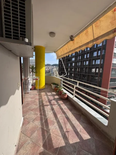 Tirane, jepet me qera apartament 1+1+Ballkon Kati 8, 80 m² 550 € (rruga e Kavajes perballe Noves ( del dhe tek Ura Nisherakut ))