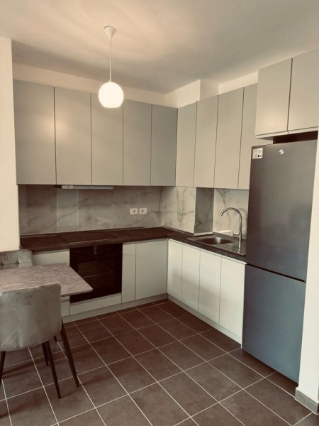 Tirane, jepet me qera apartament 1+1+Ballkon Kati 5, 70 m² 400 € (Rruga bedri Karapici)