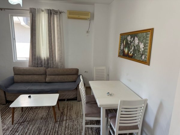 Tirane, jepet me qera apartament 1+1 Kati 1, 75 m² 500 € (5 Maj)