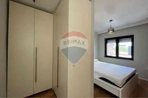 Tirane, jepet me qera garsonier 1+1 Kati 4, 55 m² 570 € (Rr. e Kavajes)