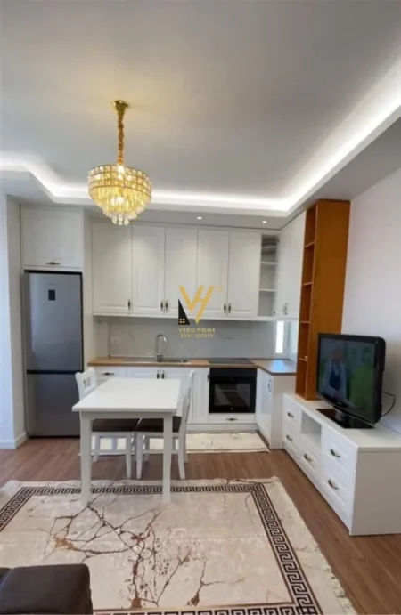 Tirane, jepet me qera apartament 2+1+Ballkon Kati 3, 90 m² 600 € (SAUK)