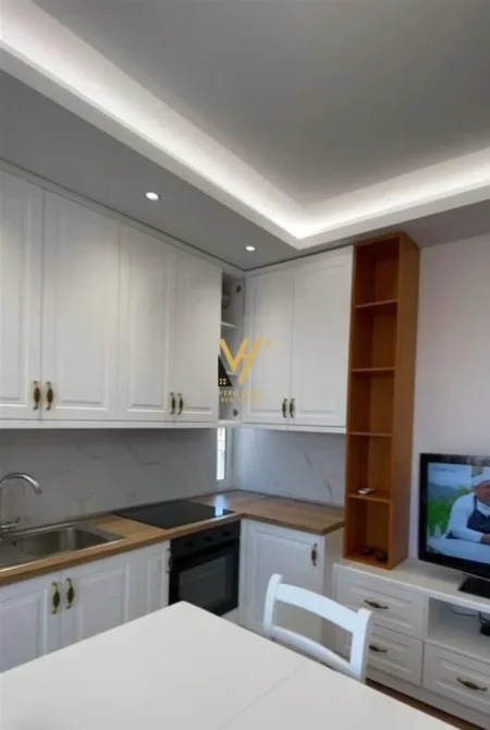 Tirane, jepet me qera apartament 2+1+Ballkon Kati 3, 90 m² 600 € (SAUK)