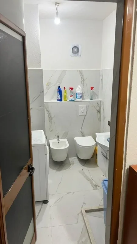 Tirane, jepet me qera apartament 2+1 Kati 3, 90 m² 600 € (komuna e parisit)