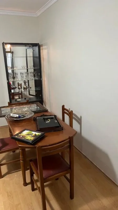 Tirane, jepet me qera apartament 2+1 Kati 3, 90 m² 600 € (komuna e parisit)