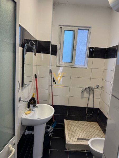 Tirane, jepet me qera apartament 1+1+Ballkon Kati 1, 75 m² 500 € (5 MAJI)