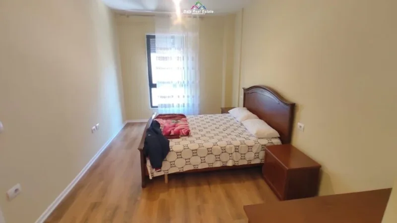 Tirane, jepet me qera apartament 2+1 Kati 4, 110 m² 700 € (PORCELAN)