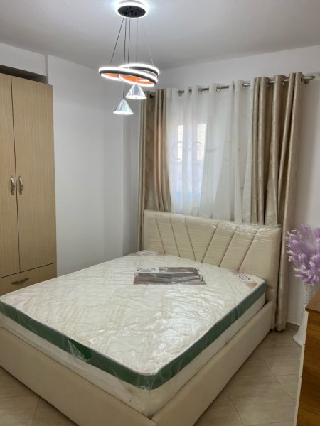 Tirane, jepet me qera apartament 2+1+Ballkon Kati 2, 85 m² 43.000 € (Teodor keko)