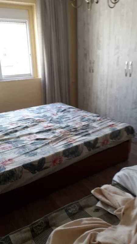 Tirane, jepet me qera apartament 2+1+Ballkon , 80 m² 450 € (Rruga Asim Vokshi perballe hurry fultz)