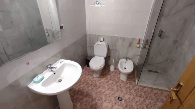 Tirane, jepet me qera apartament 2+1 Kati 7, 100 m² 800 € (BLLOK)