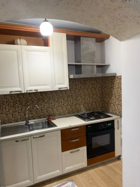 Tirane, jepet me qera apartament 3+1+Aneks+Ballkon Kati 2, 100 m² 500 € (Xhamllik tek Sheshi Shtraus)