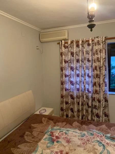 Tirane, jepet me qera apartament 3+1+Aneks+Ballkon Kati 2, 100 m² 500 € (Xhamllik tek Sheshi Shtraus)