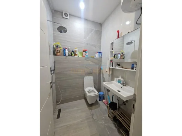 Tirane, jepet me qera apartament 2+1+Ballkon Kati 9, 90 m² 760 € (FUSHA E AVIACIONIT)