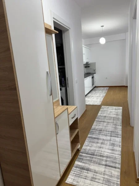 Tirane, jepet me qera apartament 2+1+Ballkon Kati 8, 80 m² 600 € (rruga Ndre Mjeda Kompleksi Star)