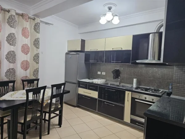 Tirane, jepet me qera apartament 2+1 Kati 3, 117 m² 550 € (ASTIR)