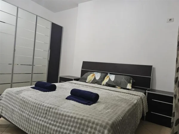 Tirane, jepet me qera apartament 2+1 Kati 3, 117 m² 550 € (ASTIR)