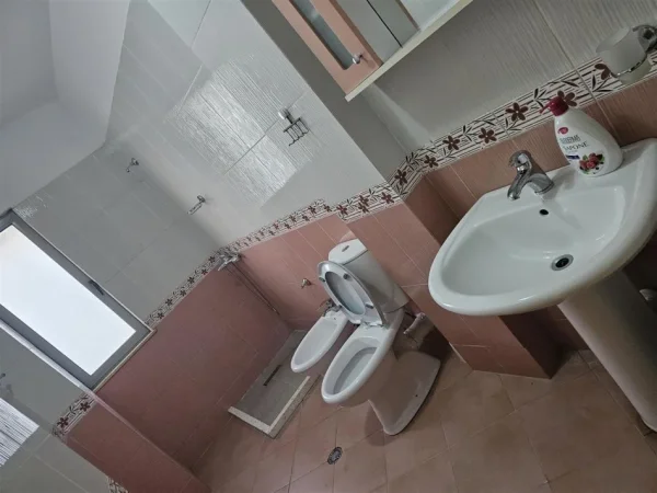 Tirane, jepet me qera apartament 2+1 Kati 3, 117 m² 550 € (ASTIR)