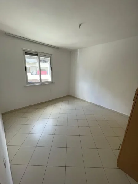Tirane, shitet apartament 1+1+Ballkon Kati 2, 53 m² 95.000 € (Rruga e Dibres prane spitalit amerikan 2, prane credins bank)