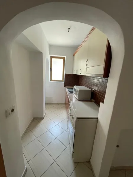 Tirane, shitet apartament 1+1+Ballkon Kati 2, 53 m² 95.000 € (Rruga e Dibres prane spitalit amerikan 2, prane credins bank)