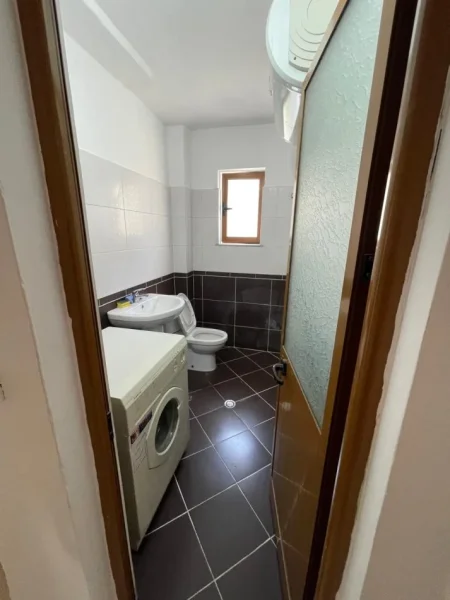 Tirane, shitet apartament 1+1+Ballkon Kati 2, 53 m² 95.000 € (Rruga e Dibres prane spitalit amerikan 2, prane credins bank)