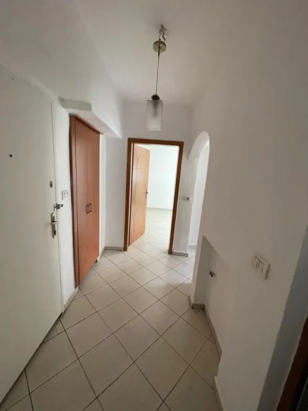 Tirane, shitet apartament 1+1+Ballkon Kati 2, 53 m² 95.000 € (Rruga e Dibres prane spitalit amerikan 2, prane credins bank)