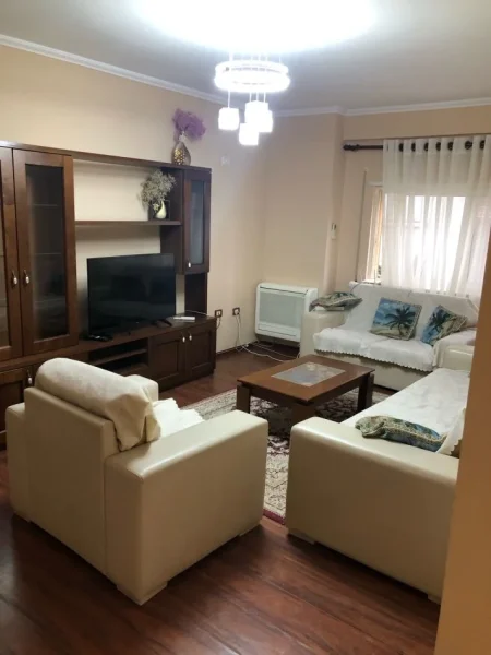 Tirane, jepet me qera apartament 2+1+Ballkon Kati 2, 100 m² 500 € (Idriz dollaku)