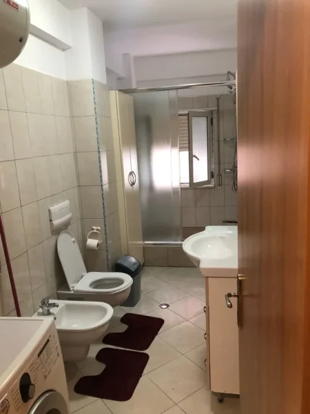 Tirane, jepet me qera apartament 2+1+Ballkon Kati 2, 100 m² 500 € (Idriz dollaku)
