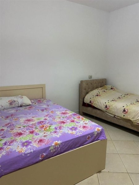 Tirane, jepet me qera apartament 1+1 Kati 1, 84 m² 300 € (Rruga ali demi)