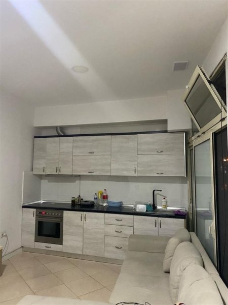 Tirane, jepet me qera apartament 1+1 Kati 1, 84 m² 300 € (Rruga ali demi)