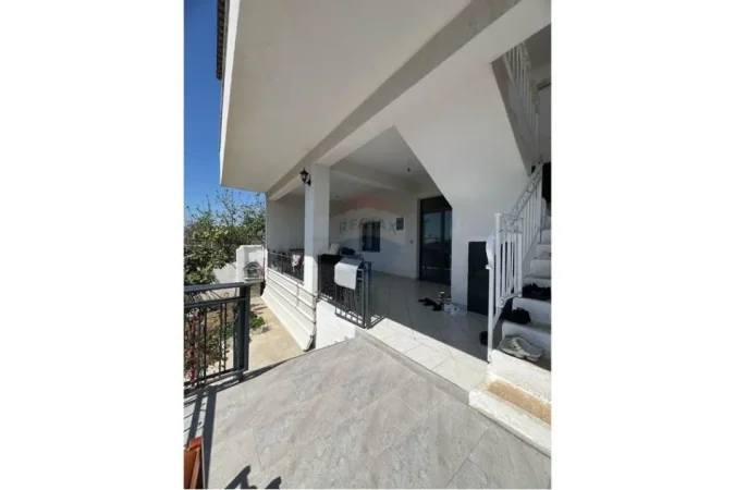 Tirane, jepet me qera apartament 2+1 Kati 1, 135 m² 400 € (ali shefqeti)