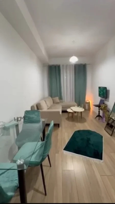 Tirane, jepet me qera apartament 1+1 Kati 2, 61 m² 400 € (ALI DEMI)