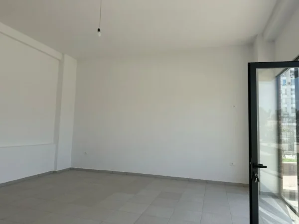 Tirane, jepet me qera ambjent biznesi Kati 0, 45 m² 450 € (Astir)