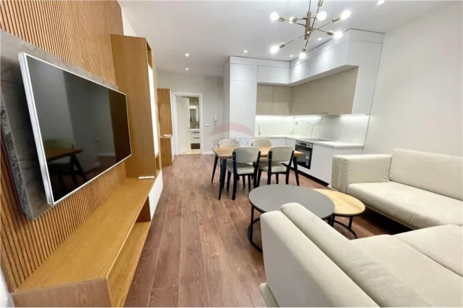 Tirane, jepet me qera 1+1+Ballkon Kati 8, 65 m² 600 € (Rruga e Kavajes)